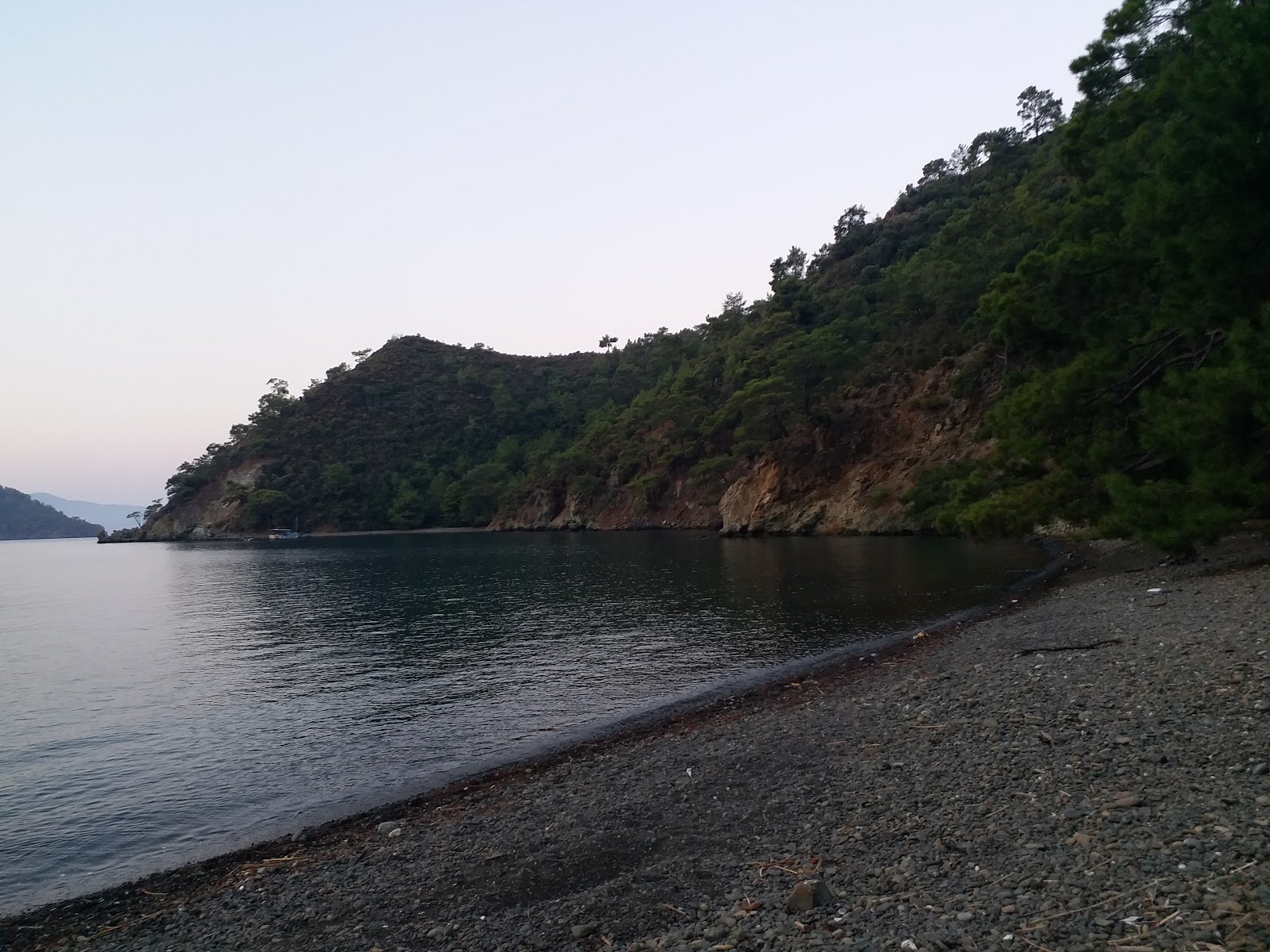 Fotografie cu Inlice beach II cu o suprafață de apă pură albastră