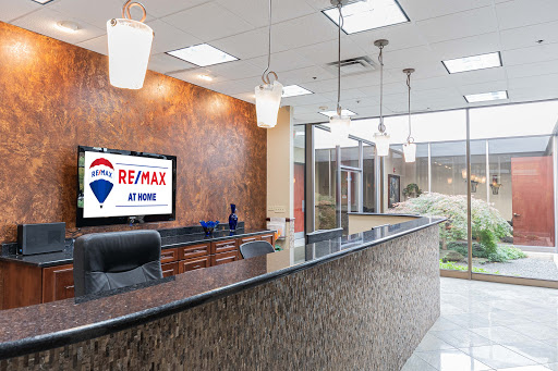Real Estate Agency «RE/MAX At Home», reviews and photos, 3215 W Algonquin Rd, Rolling Meadows, IL 60008, USA