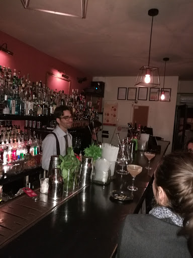 Happening cocktail bar