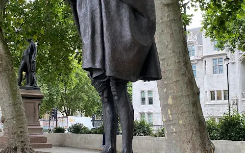 Mahatma Gandhi statue image