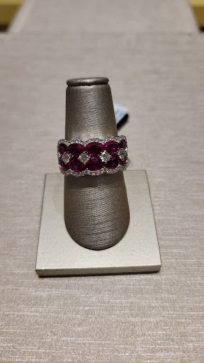 Jewelry Store «Jared The Galleria of Jewelry», reviews and photos, 16070 W Bluemound Rd, Brookfield, WI 53005, USA