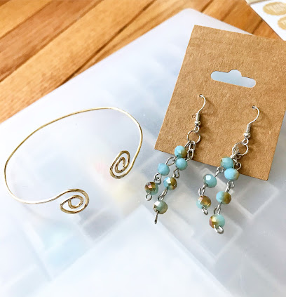 Mary Isabell's Fine Arts and Jewelry| Belle's Boutique