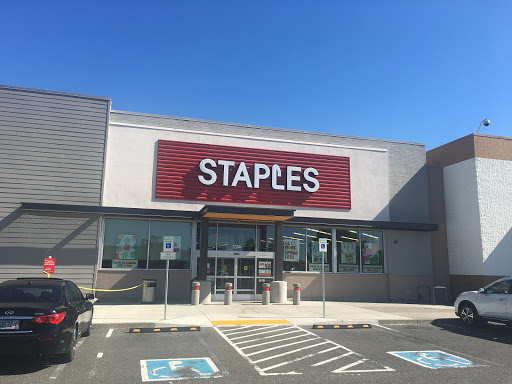 Office Supply Store «Staples», reviews and photos, 1805 N Tomahawk Island Dr, Portland, OR 97217, USA