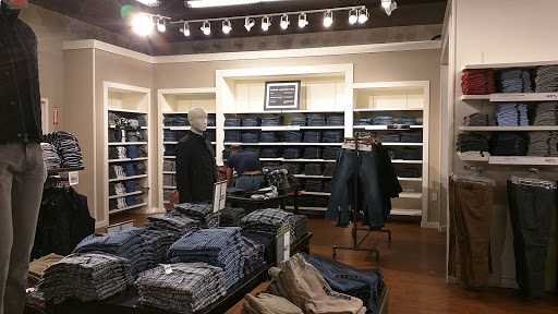 Clothing Store «Banana Republic», reviews and photos, 454 Evergreen Ct, Central Valley, NY 10917, USA