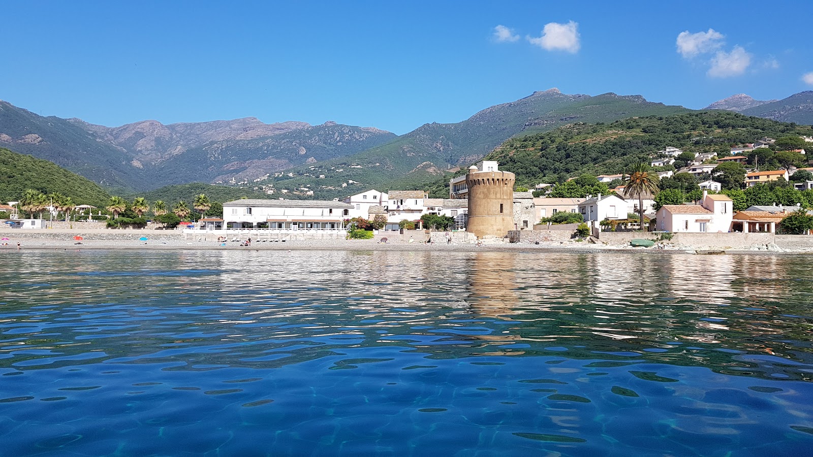 Photo de Miomo beach avec l'eau cristalline de surface