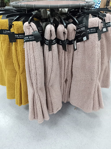 Home Goods Store «Christmas Tree Shops», reviews and photos, 15 Backus Ave Suite 42, Danbury, CT 06810, USA