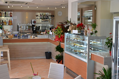Pastry Shop and Café Opera