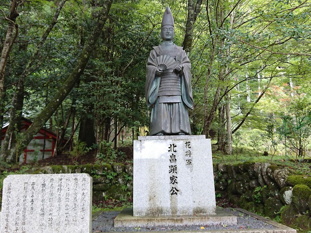 北畠顕家公銅像