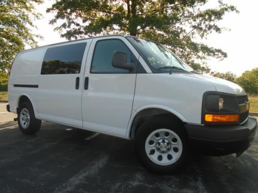 Used Car Dealer «Gladstone Auto Sales», reviews and photos, 7406 N Oak Trafficway, Kansas City, MO 64118, USA