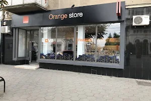 Orange store image