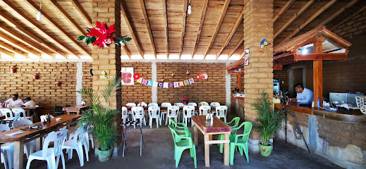 Restaurante familiar marisqueria La casita de Adob - 71200 La Raya, Oaxaca, Mexico