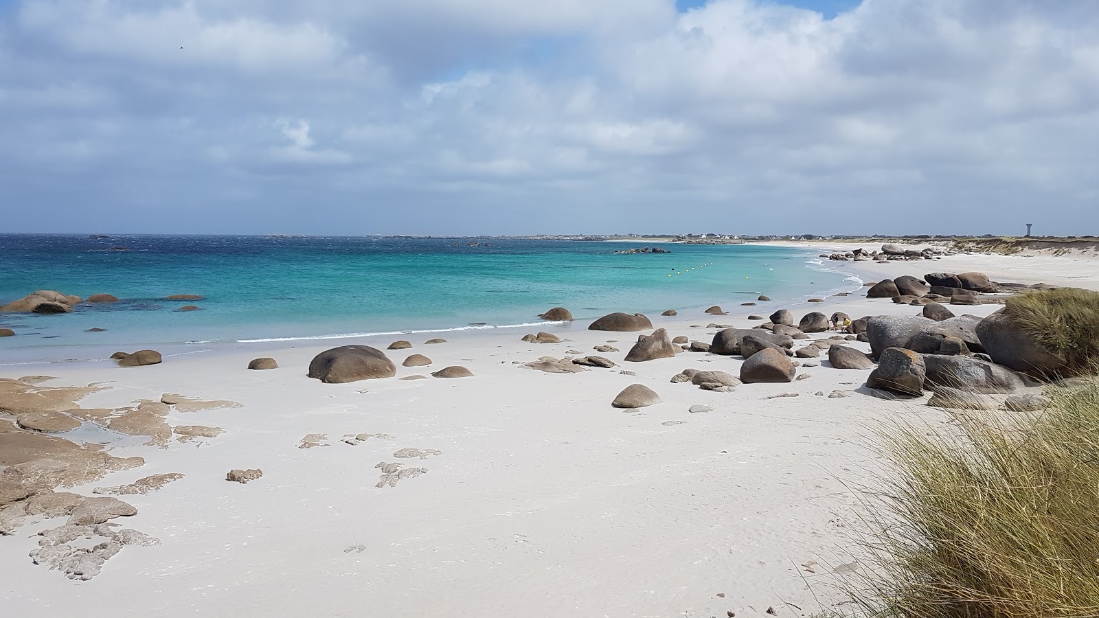 Foto de Plage Karreck Hir con arena fina blanca superficie