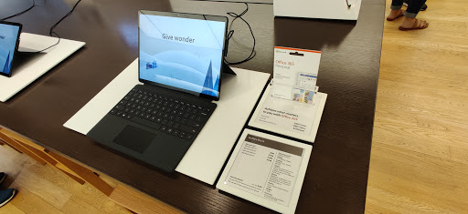 Computer Store «Microsoft Store - The Shops at La Cantera», reviews and photos, 15900 La Cantera Pkwy #6560, San Antonio, TX 78256, USA