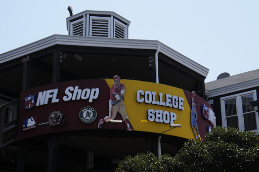 College Shop, 2 Beach St, San Francisco, CA 94133, USA, 