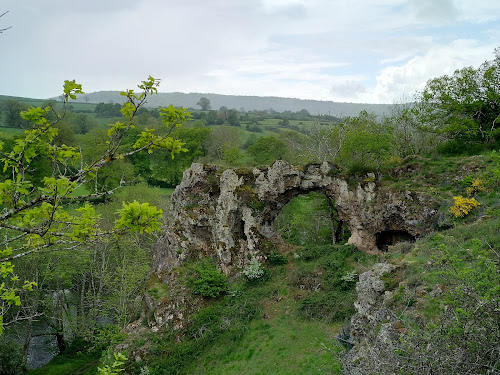 La Roche Percée à Pierre-Perthuis