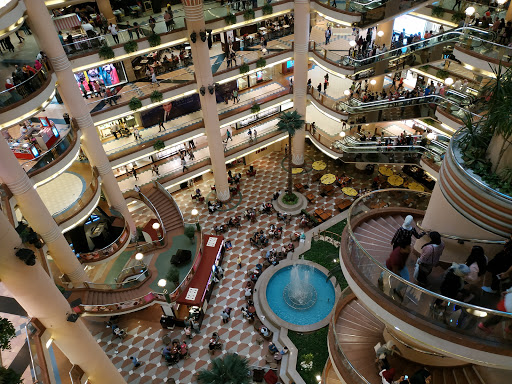Shopping centres open on Sundays in Cairo