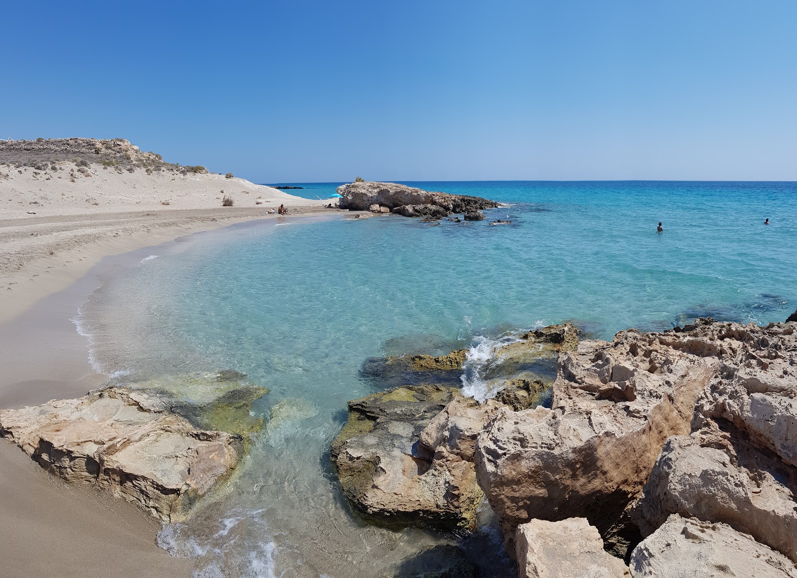 Foto av Argilos beach med liten vik