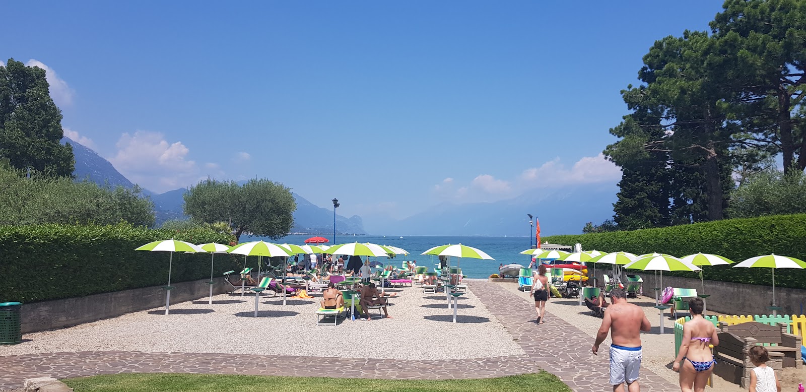Fotografie cu Spiaggia Baia del Vento zonele de facilități