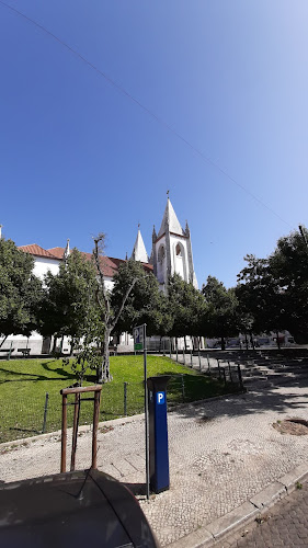 Carmim D`ourique-tecidos E Papel De Parede - Lisboa