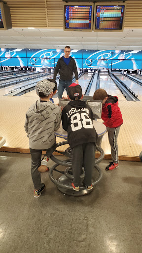 Bowling Alley «Bluebird Lanes», reviews and photos, 3900 W Columbus Ave, Chicago, IL 60652, USA