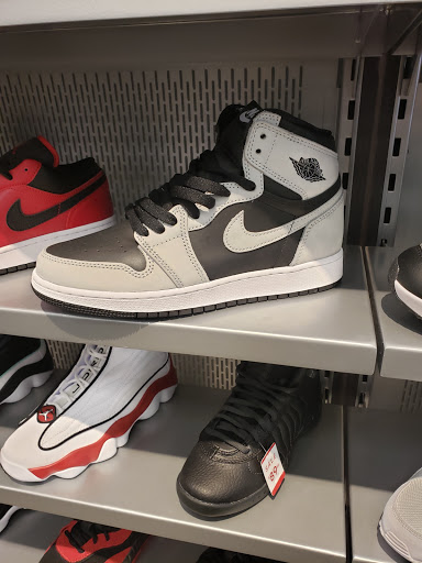 Shopping Mall «Liberty Court Shopping Center», reviews and photos, 8660 Liberty Rd, Randallstown, MD 21133, USA