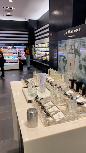 Cosmetics Store «SEPHORA», reviews and photos, 108 N State St Ste 134, Chicago, IL 60602, USA