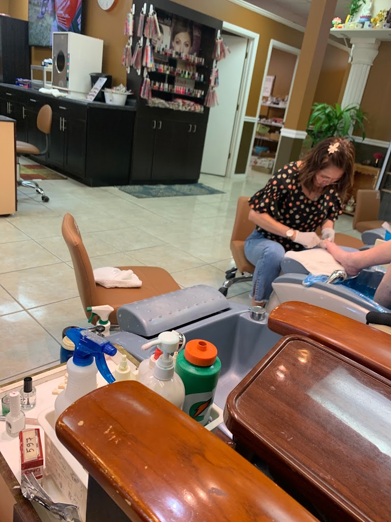 Golden Nails & Tanning 34748