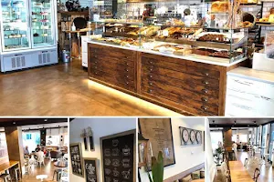 Petisu Sweets & Coffee Lab image