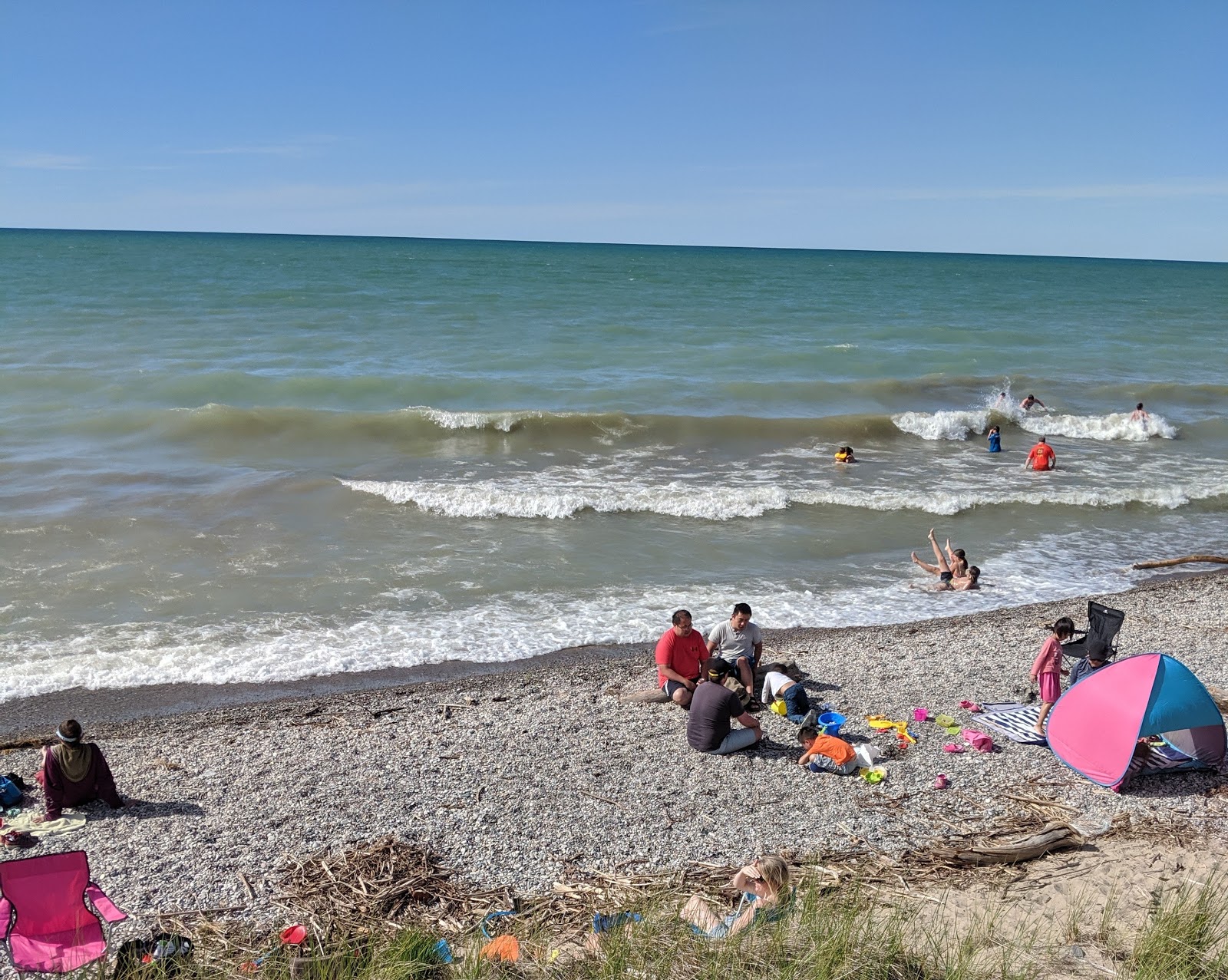 Zdjęcie Burley Beach z powierzchnią beżowy piasek i kamienie