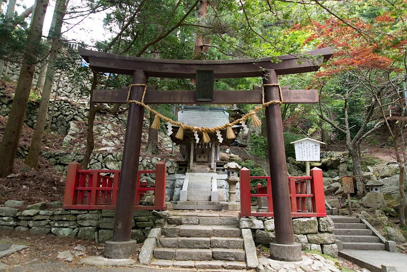 金椿(かなぐい)神社