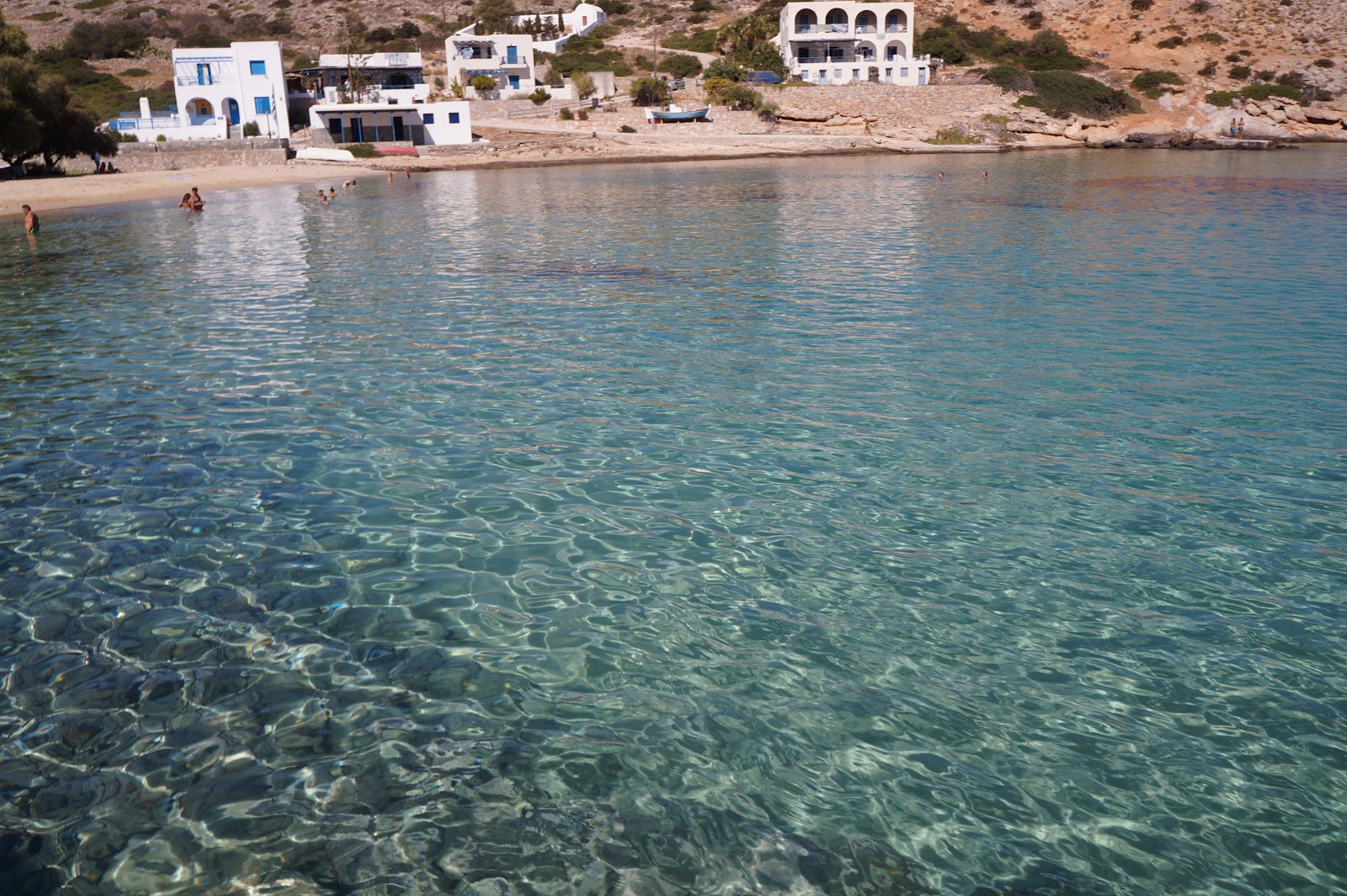 Foto de Agios Georgios e o assentamento