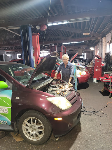 Auto Repair Shop «Guerrero Auto & Body Repair», reviews and photos, 2037 W Cermak Rd, Chicago, IL 60608, USA