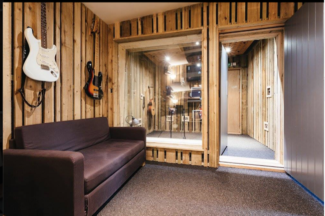 Cube Recording Studio - Music store