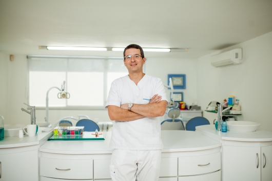 Dr. Orlando Martínez B., Odontólogo