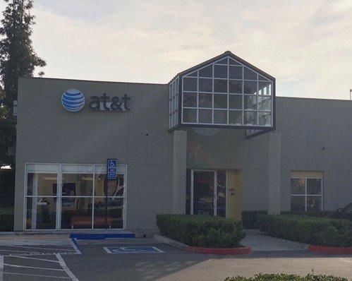 Cell Phone Store «AT&T», reviews and photos, 6685 N Blackstone Ave, Fresno, CA 93710, USA