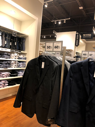 Clothing Store «Banana Republic Factory Store», reviews and photos, 407 N Alafaya Trail, Orlando, FL 32828, USA