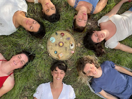 MARIE-PAULE GARRAVET (LE CERCLE ET LA VIE) - MASSAGE DU VENTRE (CHI NEI TSANG), ÉNERGÉTICIENNE, ACCOMPAGNEMENT FÉMININ SACRÉ Reiki