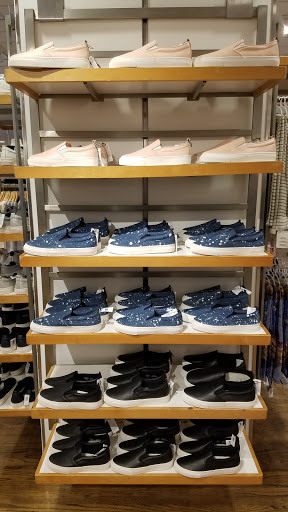 Clothing Store «Gap», reviews and photos, 1931 Wilshire Blvd, Santa Monica, CA 90403, USA