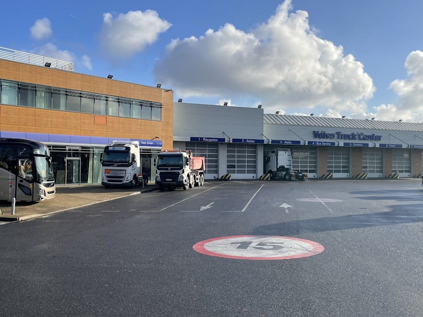 Volvo Truck Center Paris - Roissy à Roissy-en-France (Val-d'Oise 95)