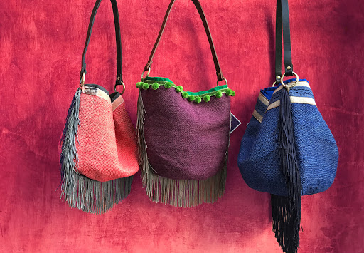 Stores to buy loewe handbags Quito