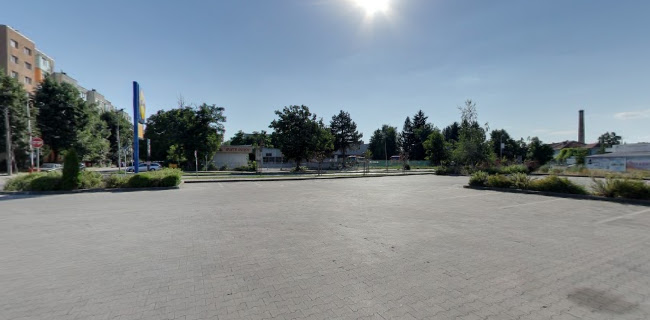 паркинга на Lidl, ул. „Никола Д.Петков“ 41, 5402 Западна Промишлена Зона, Севлиево, България