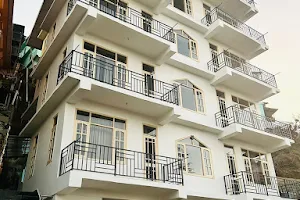 Dreamville Stays Shimla - Luxury Homestay and B&B image