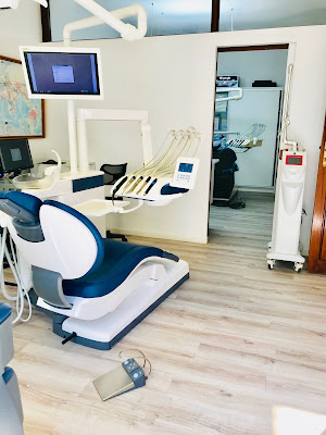 Docteur Armoudom CHIRURGIEN DENTISTE à Saint-Paul