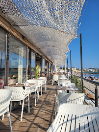 Atmosphère du Restaurant français Le Golfe Plage à Six-Fours-les-Plages - n°4