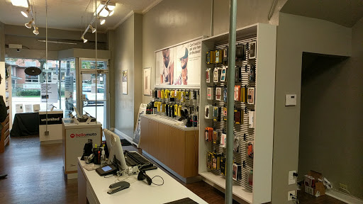 Cell Phone Store «Verizon Wireless Loyola», reviews and photos, 6560 N Sheridan Rd, Chicago, IL 60626, USA