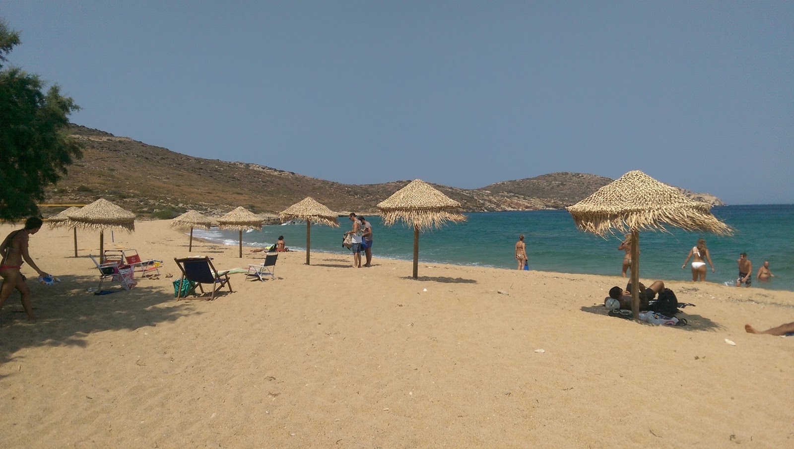 Paralia Psathi'in fotoğrafı - rahatlamayı sevenler arasında popüler bir yer