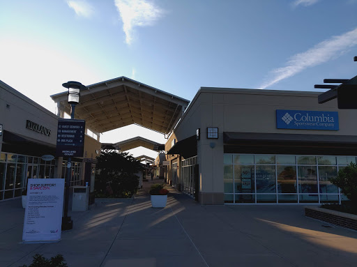 Sportswear Store «Columbia Sportswear Outlet Store at Premium Outlets», reviews and photos, 1650 Premium Outlet Blvd #1450, Aurora, IL 60502, USA