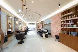 Solyana - Maison de beauté - Salon de coiffure image