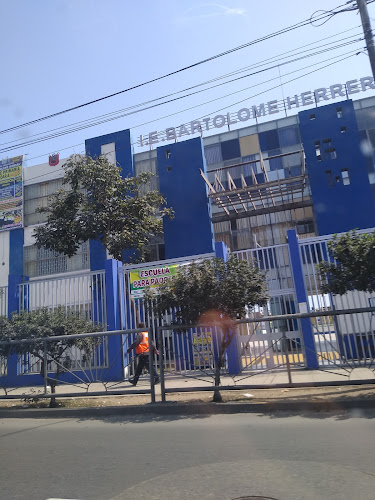 Institución Educativa Bartolomé Herrera - Escuela