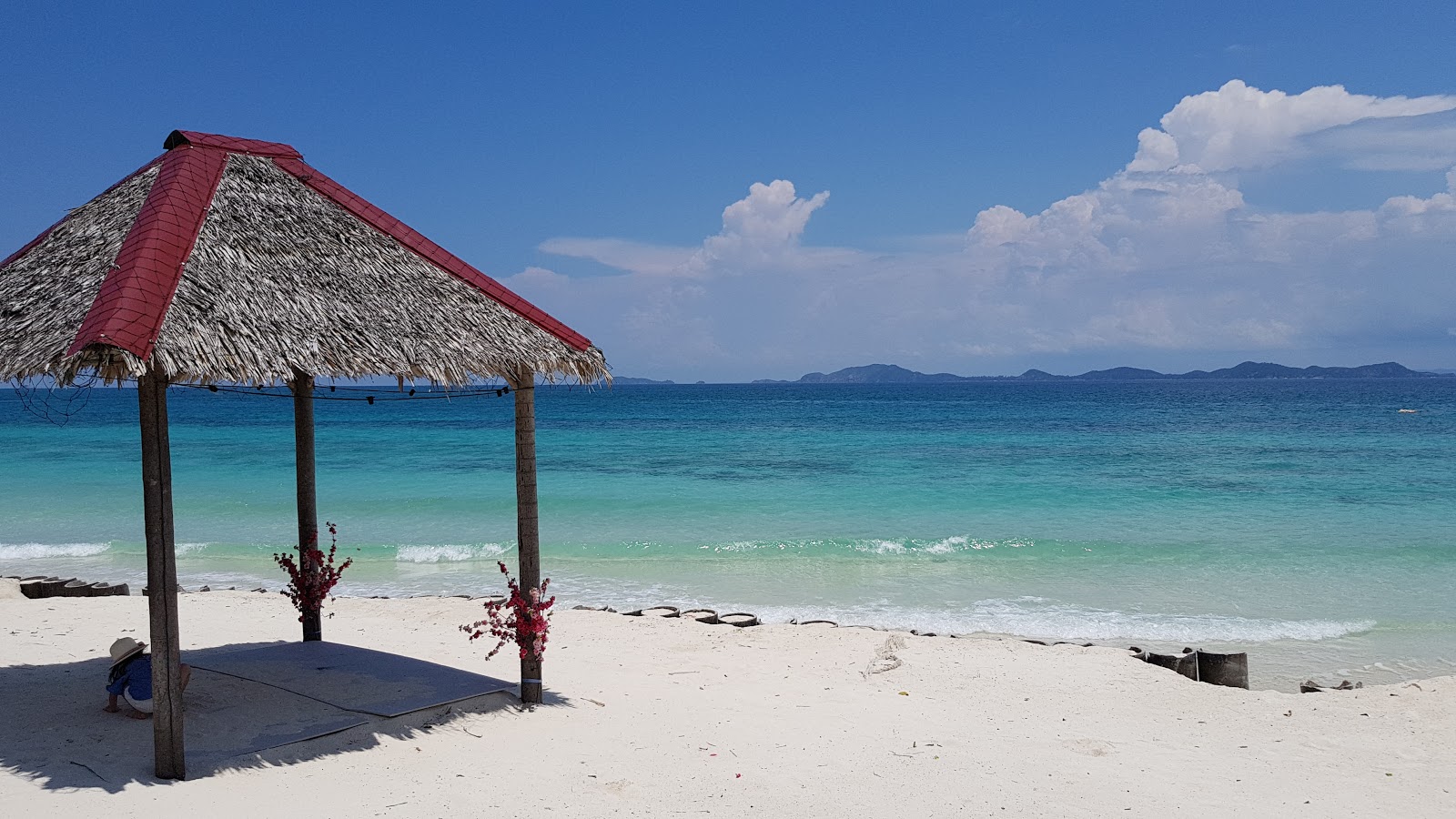 Foto von Tad Marine Resort beach - beliebter Ort unter Entspannungskennern